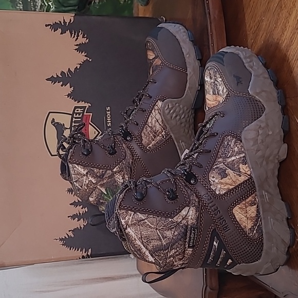 New in box! Irish Setter Red Wing VaprTrek camo leather 8\